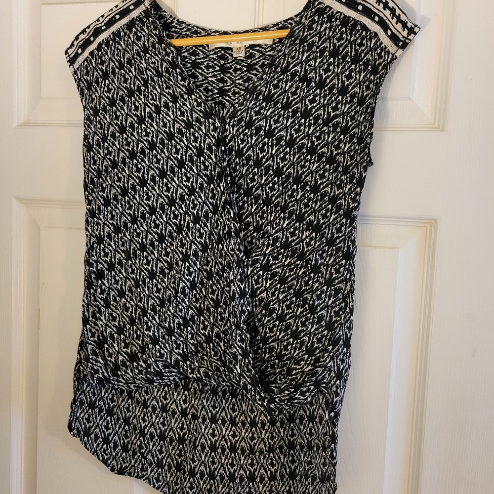 Max Studip Black & White Abstract Print Blouse Size Xtra Small Short Sleeves